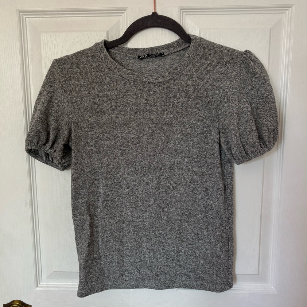 Zara Gray Top with puffy sleeves